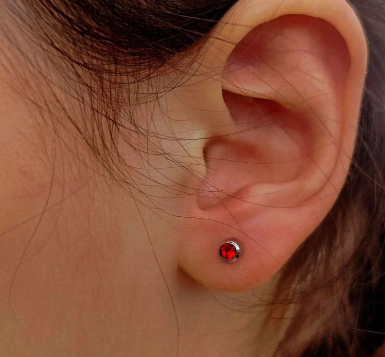 Прокол ушей пирсинг