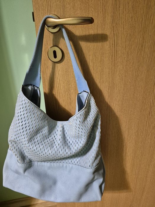 Светлосини кожени чанти