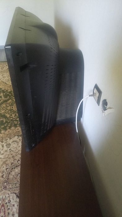 LG телевизор в отличном состояние