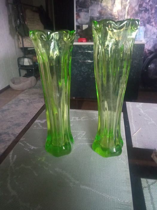Вазы цветного стекла