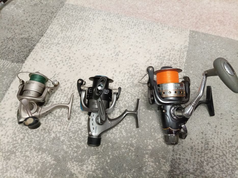 Vand lansate de spining toate 3 bucății plus 3  molinete