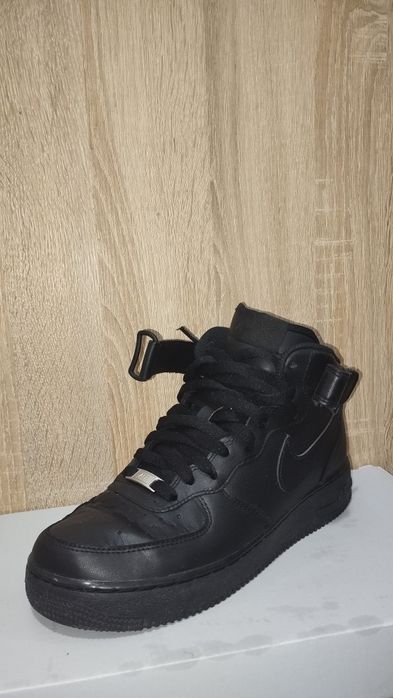 Vând Air force 1 mid black.