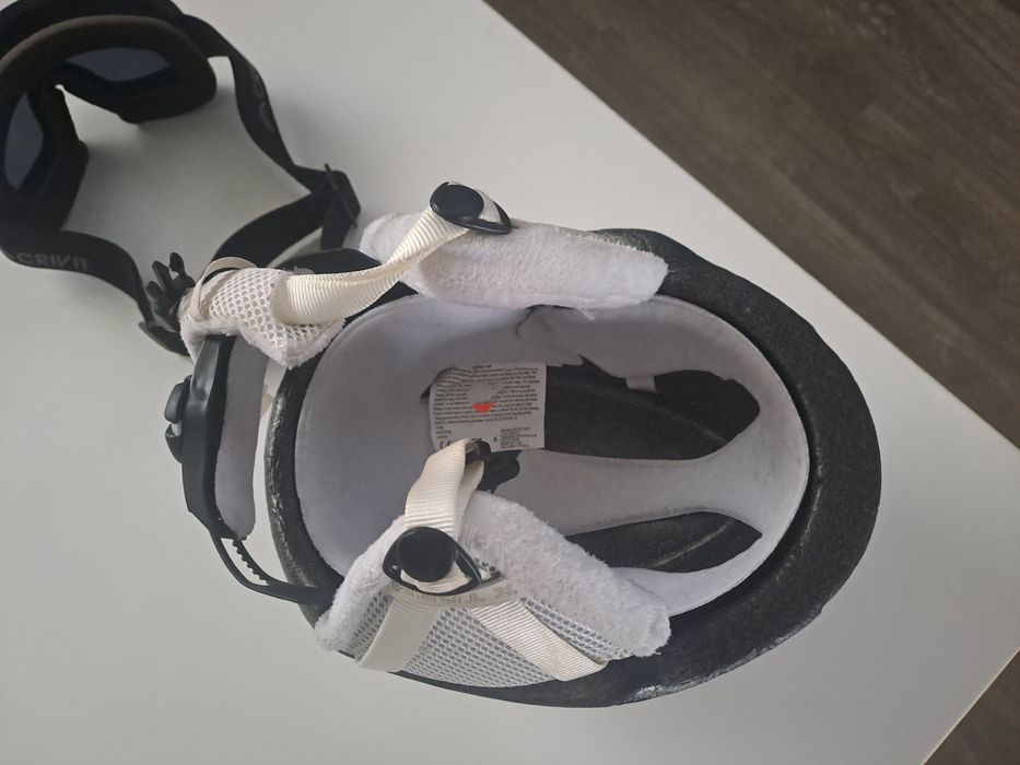 Детска каска и очила