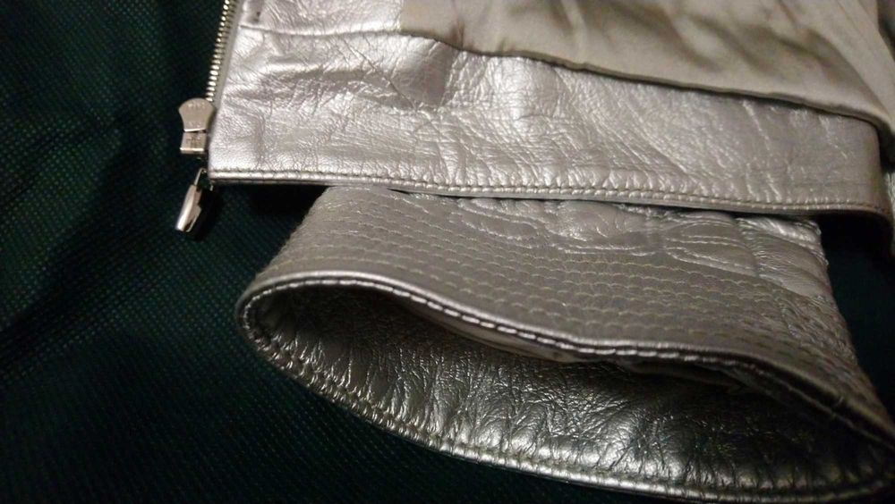 Scurta piele/matase,designer St John , culoare argintie,marime S.