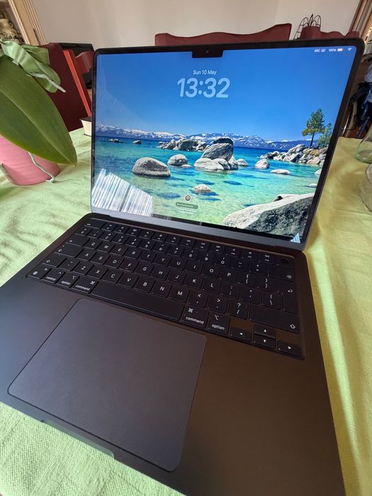 Apple MacBook Air M2 2022, 13", 8GB RAM, chip Apple M2, macOS Tahoe, stare foarte bună