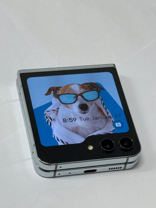 Samsung Galaxy Z Flip 5 | 256GB | Factory Unlocked | Garanție 15.09.26