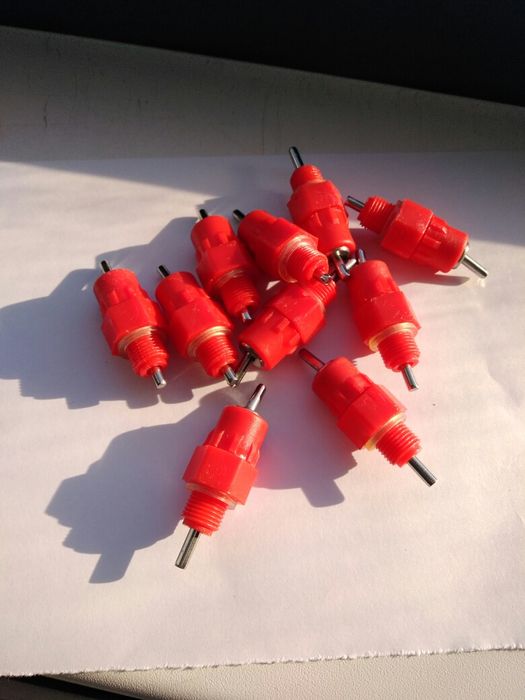 Поилки  для  кур.