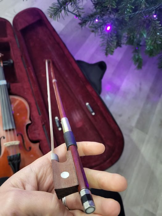 Vioară Flame,  mărimea 1/2, incluse: cutia și corzi de rezervă