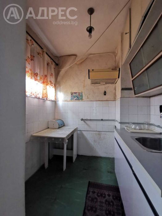 Тристаен апартамент, Здравец, 71 кв.м., ет. 3/4, без подобрения