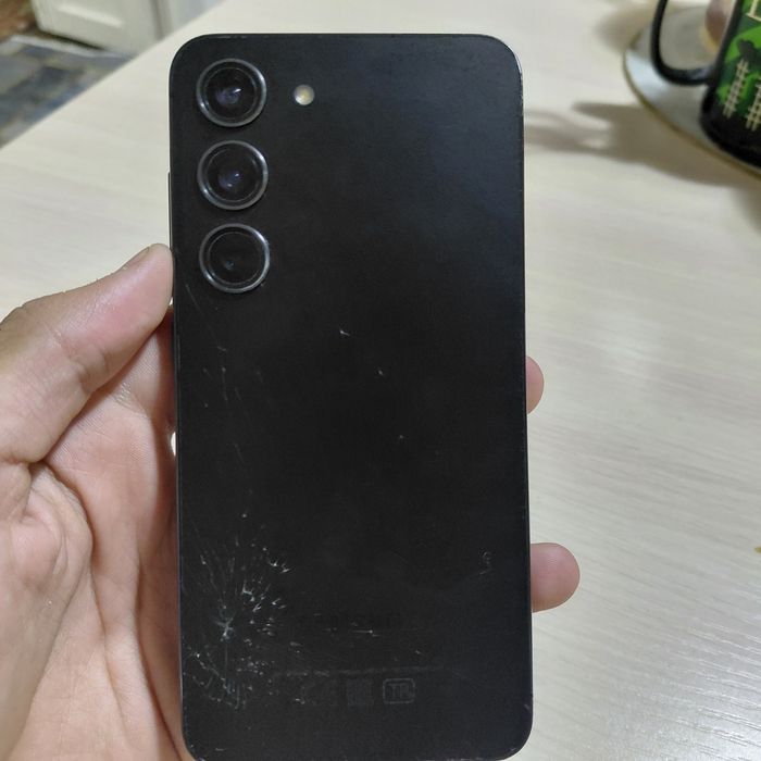 Обменяю samsung Galaxy s23 256 гб