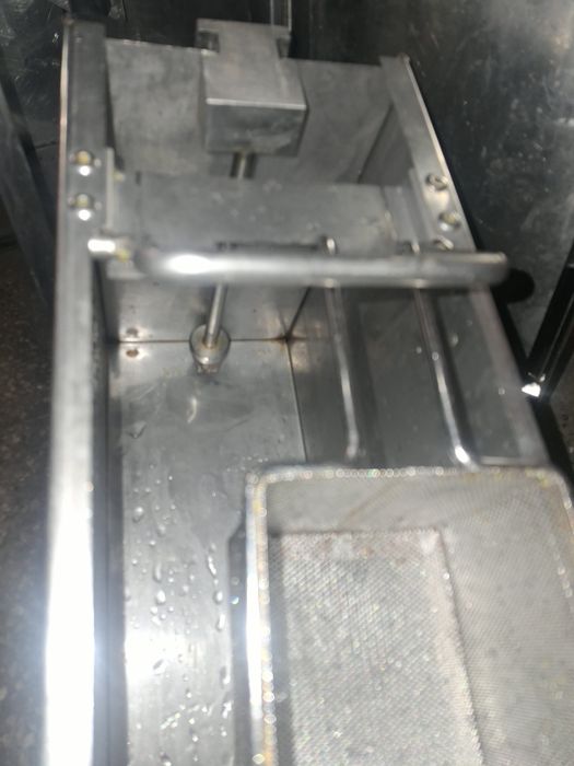 Фритюрник ELECTROLUX с филтрираща система  компактен