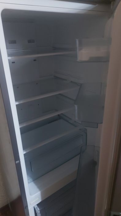 Холодильник Samsung
