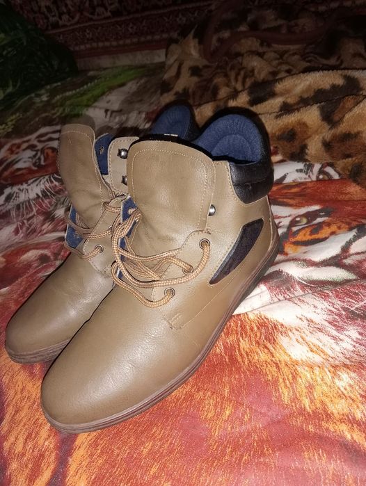 Продам зимние ботинки