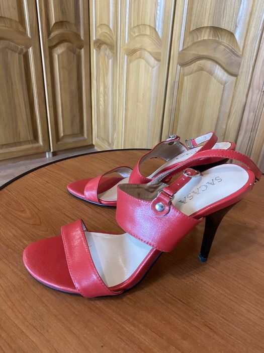 Продам женскую обувь