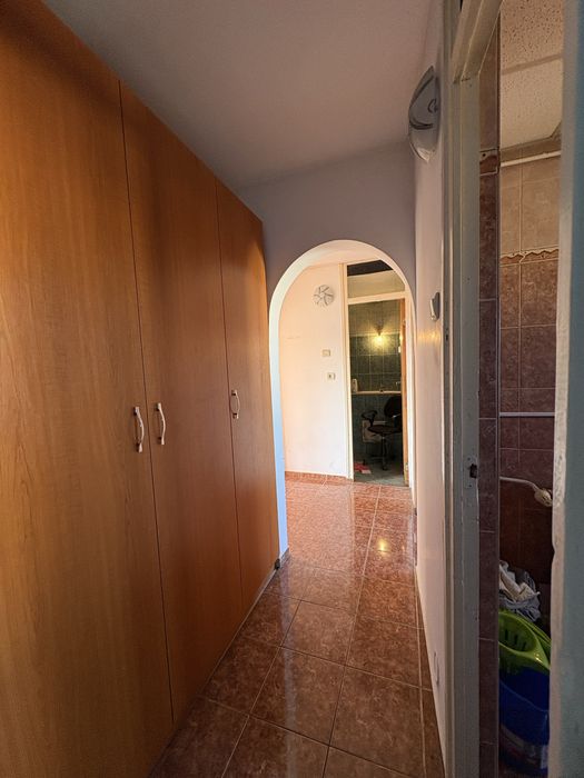 Apartament 3 camere , decomandat ,zona Confectii