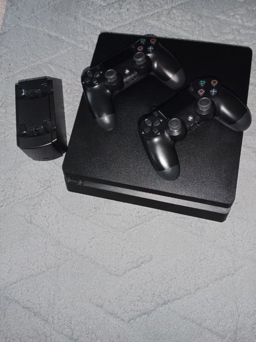 НОВАЯ Playstation 4 Slim + 2 джойстика