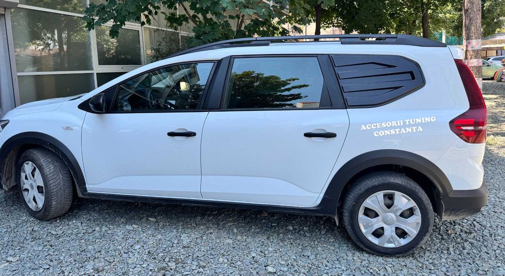 Ornament - Protectie Geam Dacia Jogger Negru Lucios