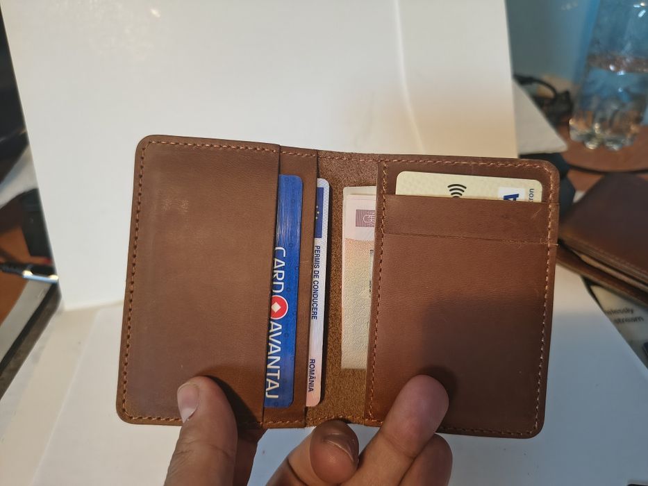 Port carduri mini portofel handmade din piele naturala de bovina maro