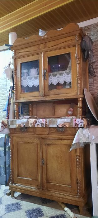 Старинный антикварный буфет