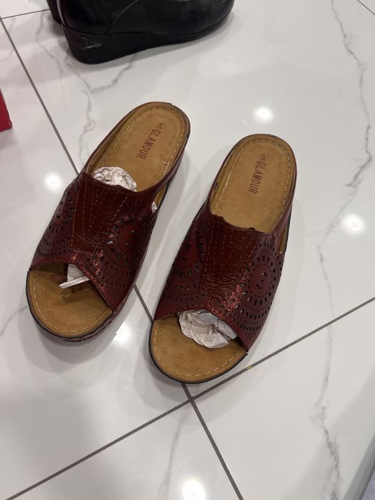 Продам босоножки