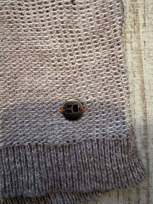 Продавам два пуловера на BOSS и BOSS orange