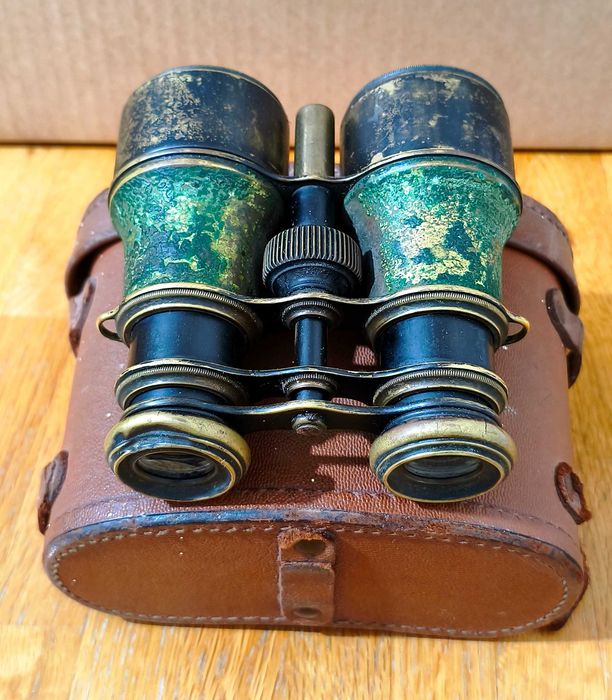 Binocluri Antice