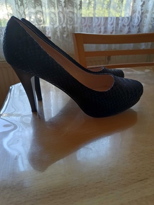 Дамски обувки чисто нови