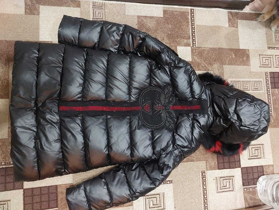 Продам зимнюю куртку на девочку