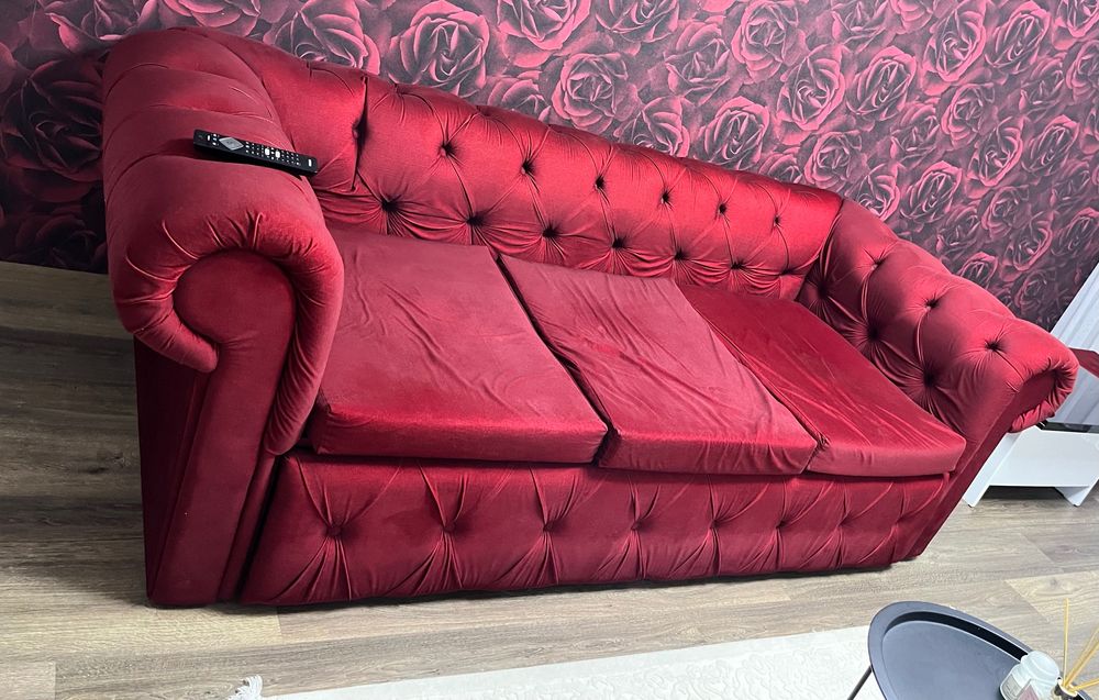 Canapea extensibila rosie