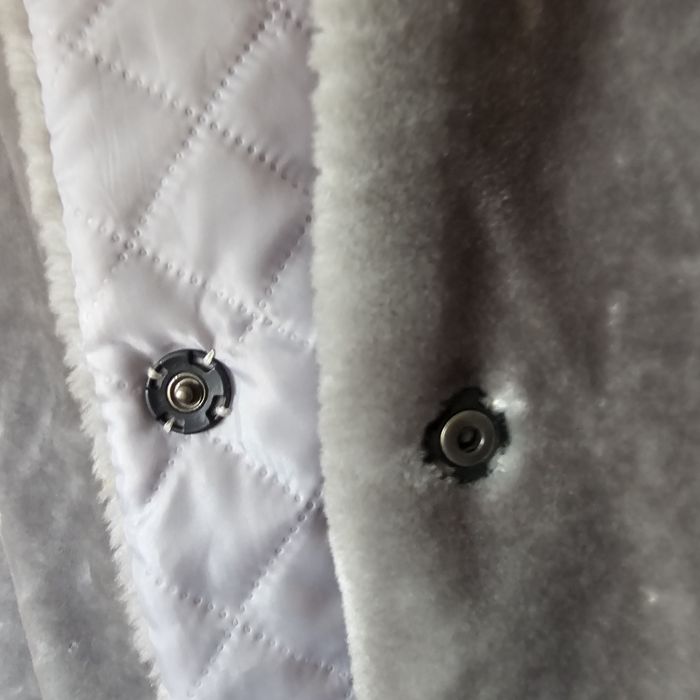 Тонкая шубка серая