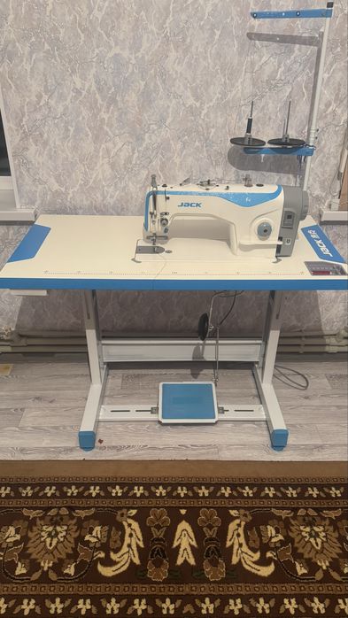 Швейная машина Jack