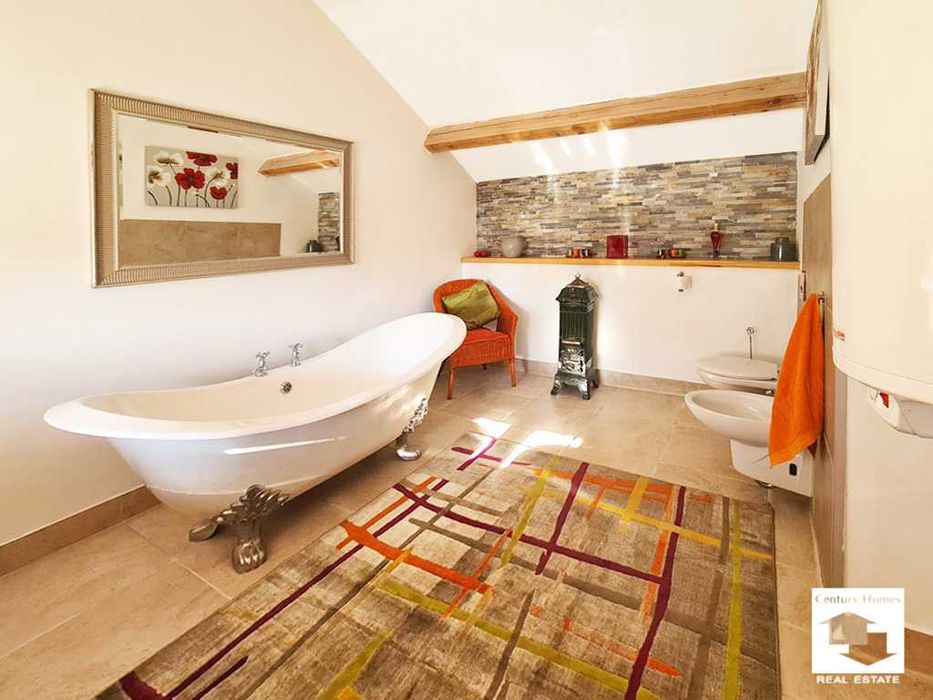 205017 Реновирана къща с голям двор в с. Градище