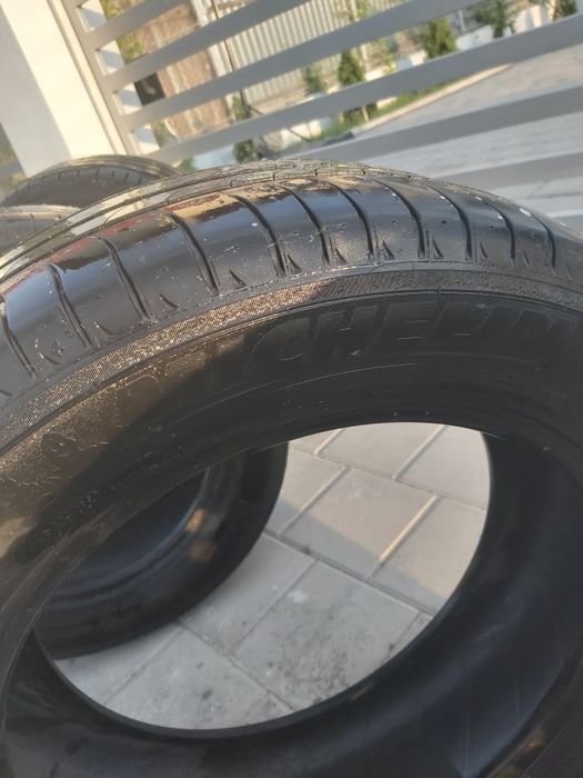 Vand foarte convenabil anvelope marca michelin