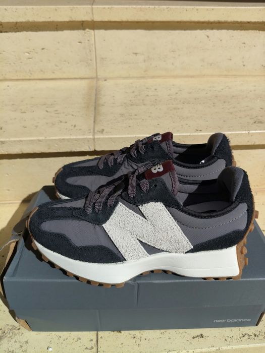 New Balance 327 sneakers culoare negru cu logo alb mărimea 37 noi originali