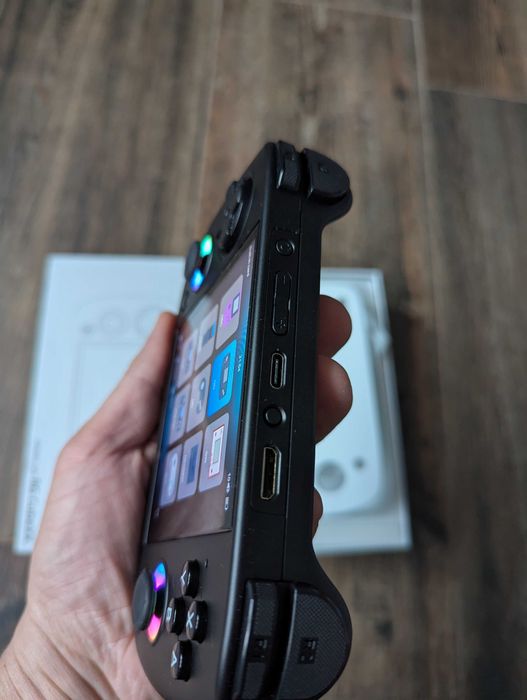 Consola portabila Anbernic RG CubeXX la cutie