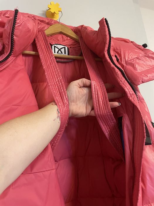 Много яко бонбонено розово дълго яке