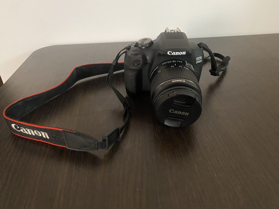 Aparat foto canon 2000D