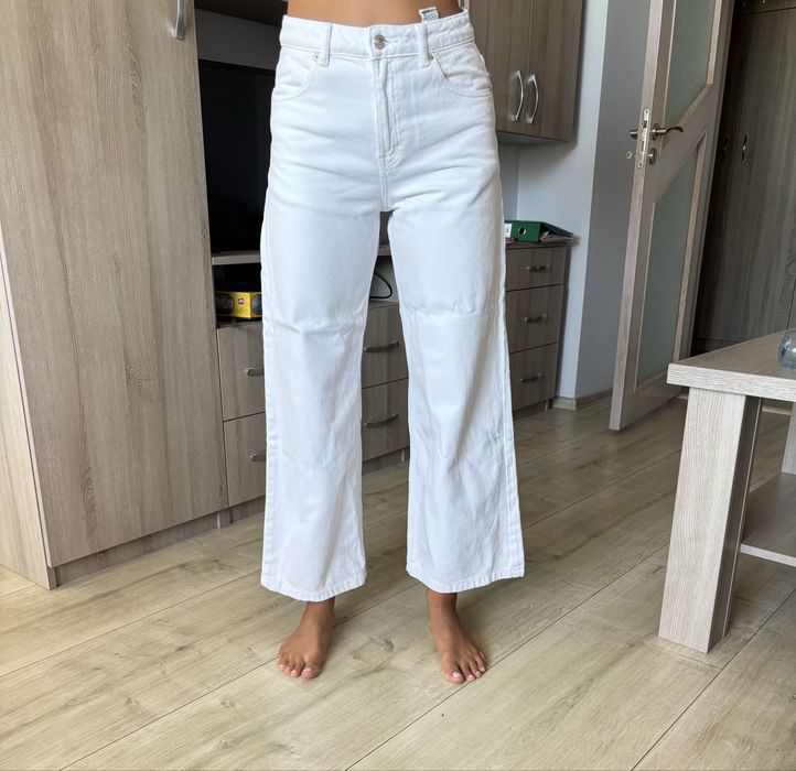 Бели дънки, Pull and Bear