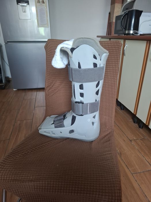 Orteza aircast picior stang folosita 3 luni