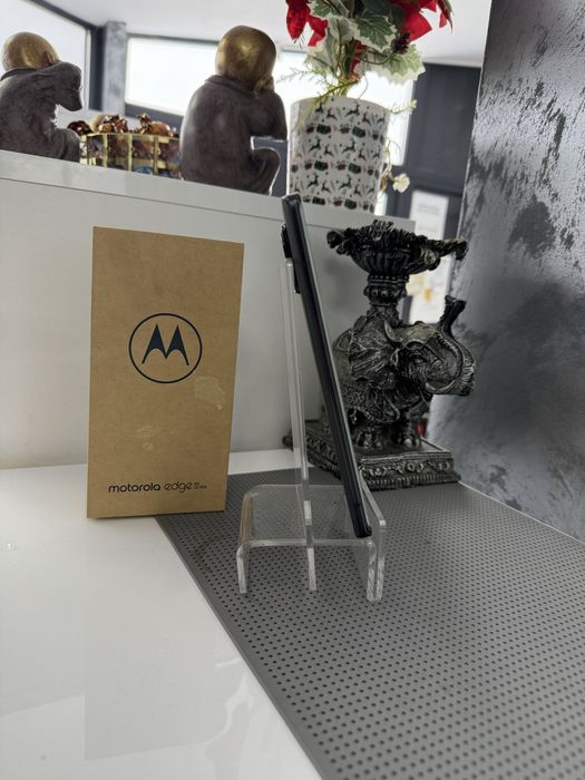 Vand motorola edge 30 ultra de 256 gb nou