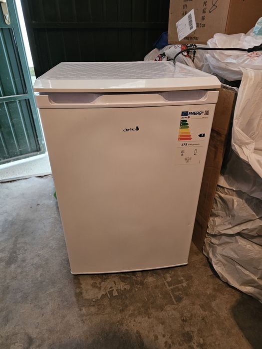 Хладилник с една врата Arielli ARS-147RN