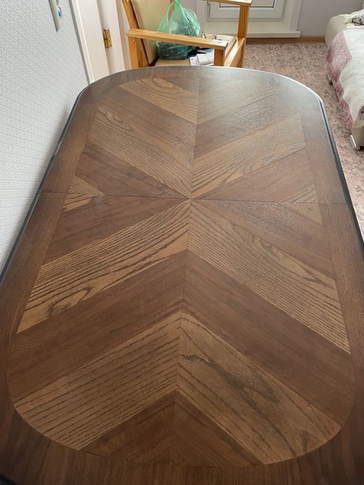 Стол в отличном состоянии