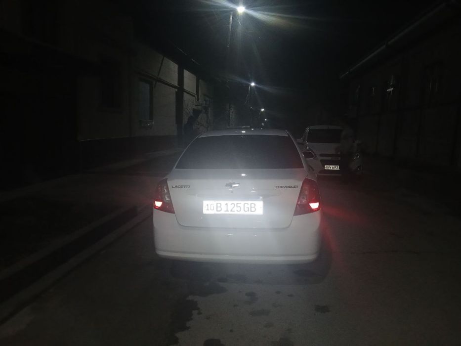 Lasetti sotiladi srochno