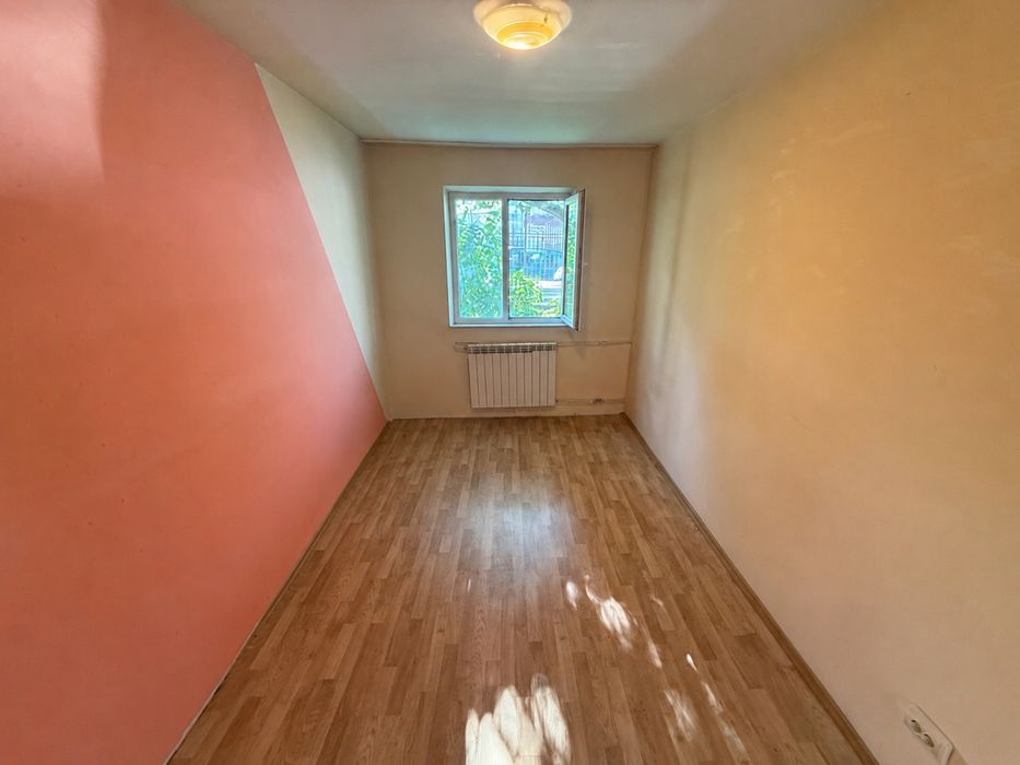 Apartament 3 camere de vânzare – Ostroveni . Zona Hermes, Râmnicu Vâlcea  În spate la Complexul Hermes