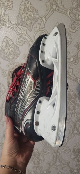 Продам коньки CCM