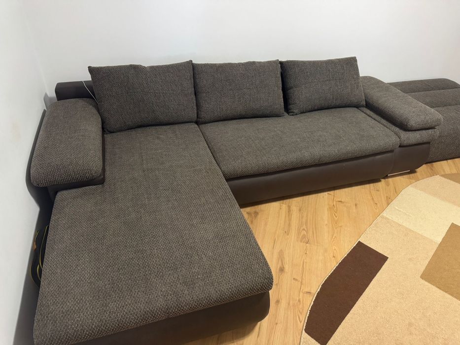 Canapea Mobexpert extensibilă cu ladă depozitare + taburete – 1400 lei