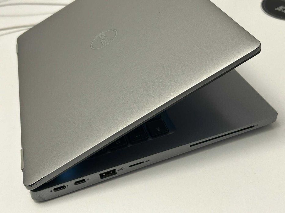 Laptop Dell Latitude 5330, Intel i5-1245U, 8GB DDR4, 256GB NVMe