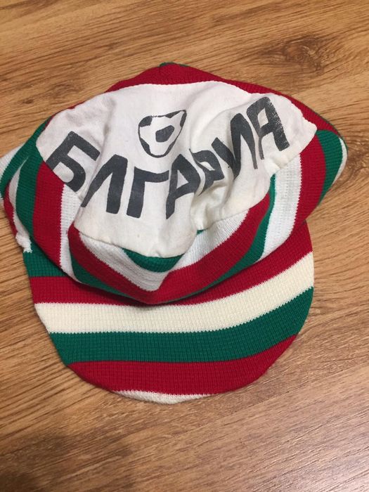 Зимни шапки, шалове и пуловери