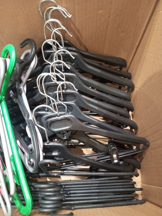 Вешалки разные  пишите