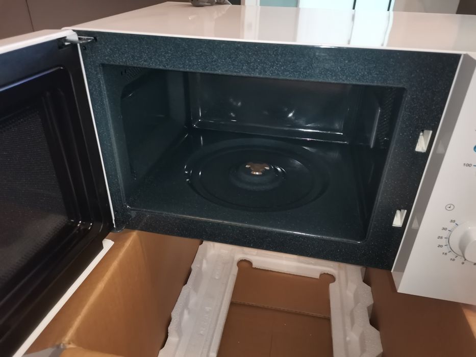 Продавам микровълнова Samsung